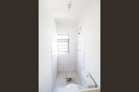 Banheiro de kitnet/studio para alugar com 1 quarto, 30m² em Jardim Silveira, Barueri