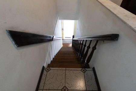 Casa à venda com 175m², 3 quartos e 3 vagas Casa à venda com 175m², 3 quartos e 3 vagasEscada