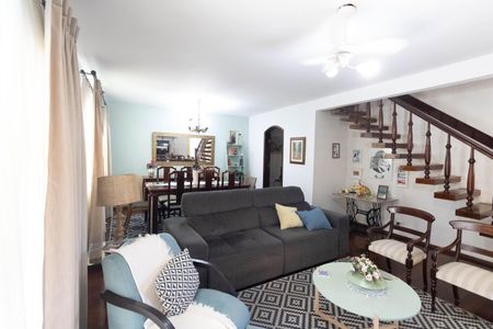 Casa à venda com 175m², 3 quartos e 3 vagas Casa à venda com 175m², 3 quartos e 3 vagasSala