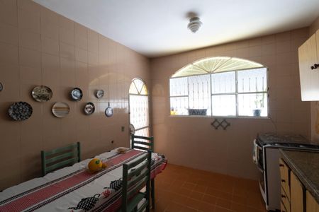 Casa à venda com 175m², 3 quartos e 3 vagas Casa à venda com 175m², 3 quartos e 3 vagasCozinha e Área de Serviço