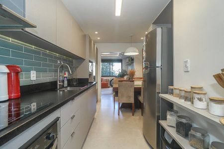 Cozinha de apartamento à venda com 3 quartos, 75m² em Jardim do Salso, Porto Alegre