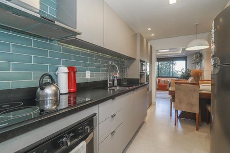 Cozinha de apartamento à venda com 3 quartos, 75m² em Jardim do Salso, Porto Alegre