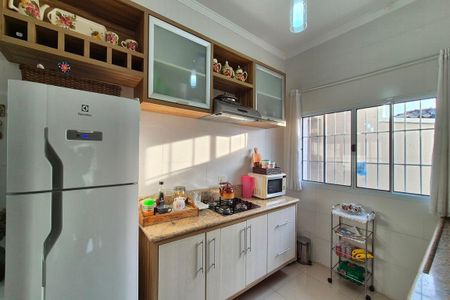 Casa à venda com 110m², 4 quartos e 2 vagas Casa à venda com 110m², 4 quartos e 2 vagasCozinha