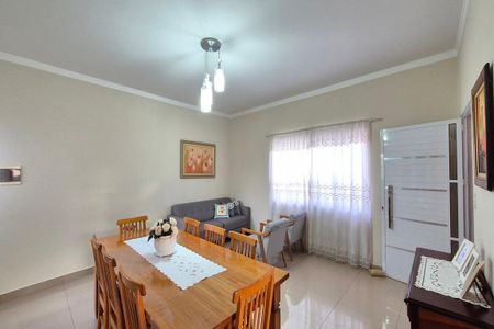 Casa à venda com 110m², 4 quartos e 2 vagas Casa à venda com 110m², 4 quartos e 2 vagasSala