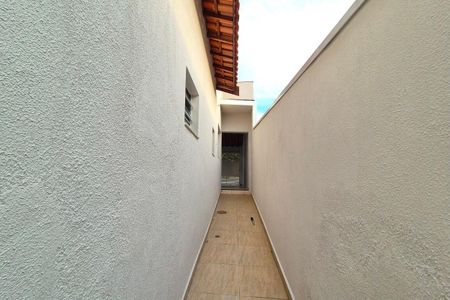 Casa à venda com 110m², 4 quartos e 2 vagas Casa à venda com 110m², 4 quartos e 2 vagasCorredor