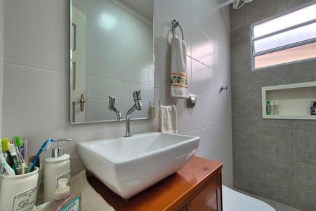 Casa à venda com 110m², 4 quartos e 2 vagas Casa à venda com 110m², 4 quartos e 2 vagasBanheiro