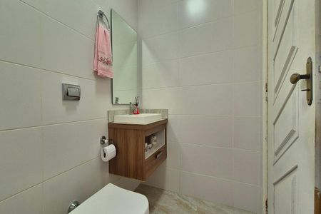 Casa à venda com 110m², 4 quartos e 2 vagas Casa à venda com 110m², 4 quartos e 2 vagasBanheiro