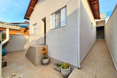 Casa à venda com 110m², 4 quartos e 2 vagas Casa à venda com 110m², 4 quartos e 2 vagasCorredor