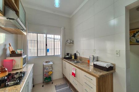Casa à venda com 110m², 4 quartos e 2 vagas Casa à venda com 110m², 4 quartos e 2 vagasCozinha