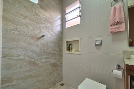 Casa à venda com 110m², 4 quartos e 2 vagas Casa à venda com 110m², 4 quartos e 2 vagasBanheiro