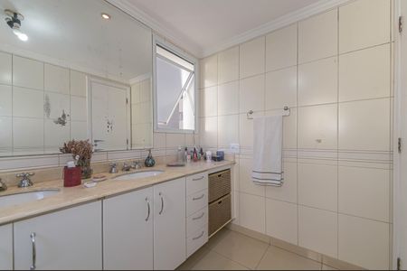 Apartamento à venda com 155m², 3 quartos e 3 vagasBanheiro da Suíte 2