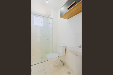 Banheiro Social de apartamento à venda com 2 quartos, 43m² em Parque Pinheiros, Taboão da Serra
