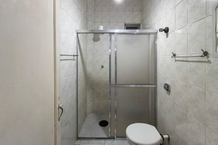 Banheiro  de kitnet/studio para alugar com 0 quarto, 41m² em Boqueirão, Praia Grande