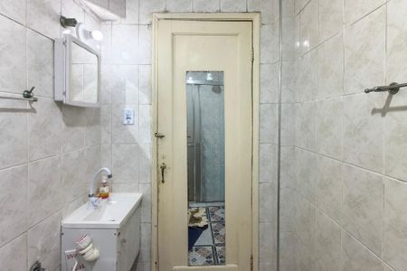 Banheiro  de kitnet/studio para alugar com 0 quarto, 41m² em Boqueirão, Praia Grande