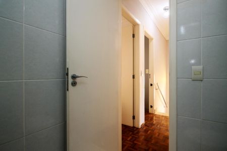 Banheiro de casa de condomínio para alugar com 3 quartos, 100m² em Jardim Rebelato, Cotia