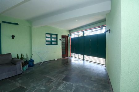 Garagem de casa à venda com 4 quartos, 279m² em Jardim Ouro Preto, Taboão da Serra