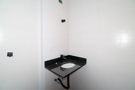 Banheiro de kitnet/studio para alugar com 1 quarto, 26m² em Jardim Oriental, São Paulo