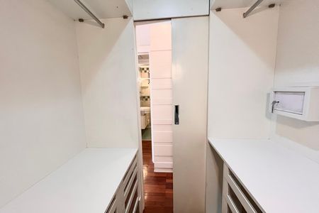 Apartamento para alugar com 92m², 2 quartos e 1 vaga Apartamento para alugar com 92m², 2 quartos e 1 vagaCloset da suíte