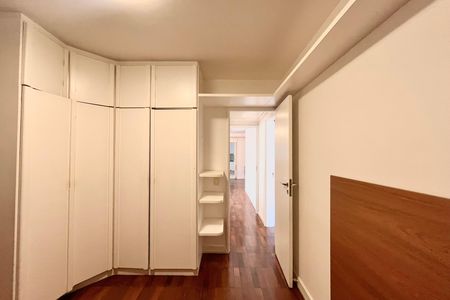Quarto 1 de apartamento para alugar com 2 quartos, 92m² em Leblon, Rio de Janeiro