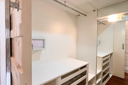 Apartamento para alugar com 92m², 2 quartos e 1 vaga Apartamento para alugar com 92m², 2 quartos e 1 vagaCloset da suíte