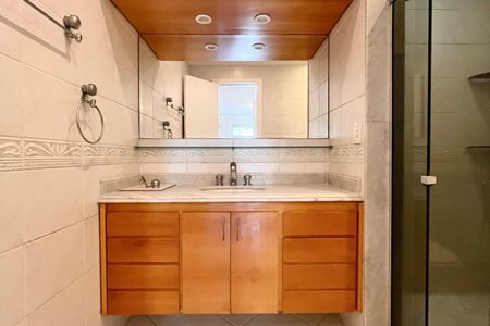 Apartamento para alugar com 92m², 2 quartos e 1 vaga Apartamento para alugar com 92m², 2 quartos e 1 vagaBanheiro da Suíte