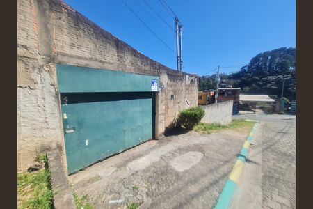 Fachada com placa QuintoAndar de casa para alugar com 2 quartos, 144m² em Cabuçu, Guarulhos