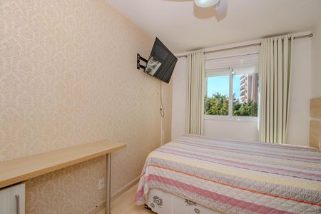 Suíte de apartamento para alugar com 2 quartos, 68m² em Vila Ipiranga, Porto Alegre