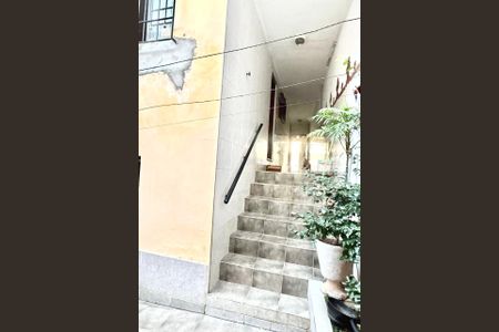 Escada  de casa para alugar com 4 quartos, 230m² em Vila Prudente, São Paulo