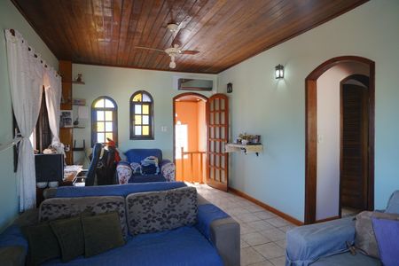 Sala de TV de casa para alugar com 4 quartos, 900m² em Inoã, Maricá