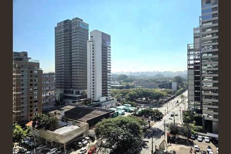 Vista de kitnet/studio para alugar com 1 quarto, 38m² em Indianópolis, São Paulo