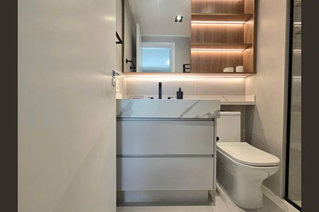 Banheiro de kitnet/studio para alugar com 1 quarto, 38m² em Indianópolis, São Paulo