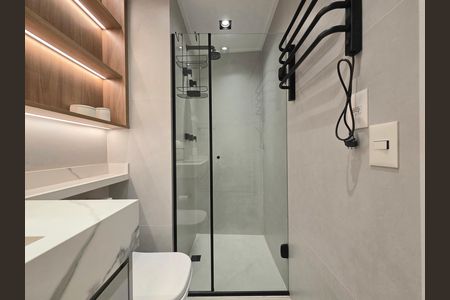 Banheiro de kitnet/studio para alugar com 1 quarto, 38m² em Indianópolis, São Paulo