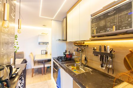 Cozinha  de apartamento à venda com 2 quartos, 37m² em Recanto das Rosas, Osasco