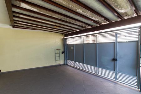 Garagem de casa à venda com 2 quartos, 90m² em Vila Santa Terezinha (zona Norte), São Paulo
