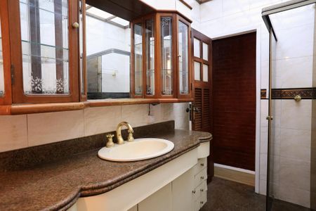 Apartamento para alugar com 130m², 3 quartos e sem vaga Apartamento para alugar com 130m², 3 quartos e sem vagaBanheiro