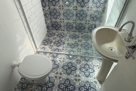 Banheiro de apartamento para alugar com 1 quarto, 47m² em Itararé, Santos