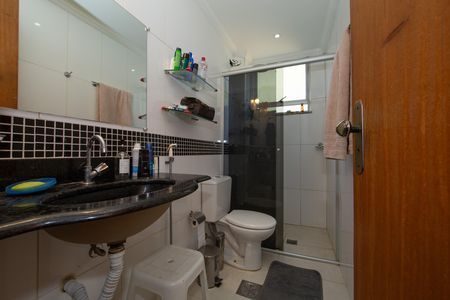 BANHEIRO de apartamento à venda com 3 quartos, 60m² em Nova Gameleira, Belo Horizonte
