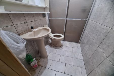 Banheiro de casa para alugar com 1 quarto, 85m² em Fazenda da Juta, São Paulo