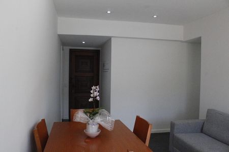 Apartamento para alugar com 70m², 2 quartos e 1 vagaSala
