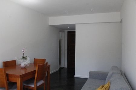 Apartamento para alugar com 70m², 2 quartos e 1 vagaSala