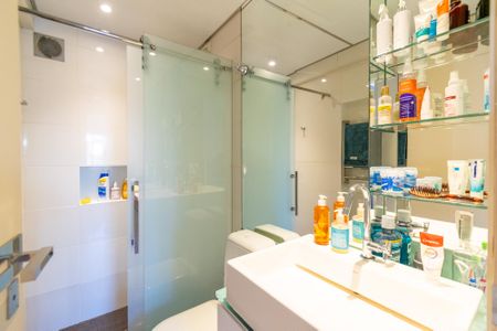 Banheiro Social de apartamento à venda com 2 quartos, 60m² em Vila Guarani (zona Sul), São Paulo