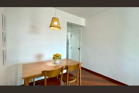 Apartamento à venda com 57m², 2 quartos e 1 vaga Apartamento à venda com 57m², 2 quartos e 1 vagaSala
