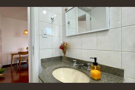 Apartamento à venda com 57m², 2 quartos e 1 vaga Apartamento à venda com 57m², 2 quartos e 1 vagaBanheiro