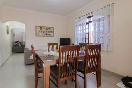 Casa à venda com 243m², 3 quartos e 4 vagas