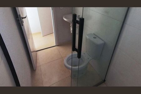 Banheiro da Suíte de apartamento para alugar com 2 quartos, 52m² em Duarte Silveira, Petrópolis