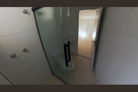 Banheiro de apartamento para alugar com 2 quartos, 52m² em Duarte Silveira, Petrópolis