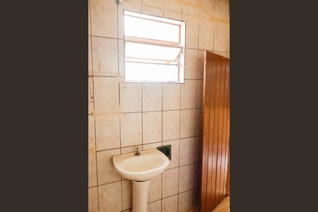 Banheiro de casa para alugar com 2 quartos, 55m² em Remédios, Osasco