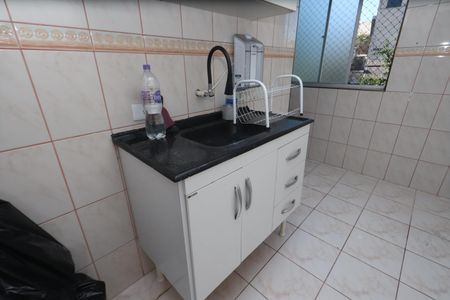 Cozinha de apartamento para alugar com 2 quartos, 44m² em Vila Antonieta, São Paulo