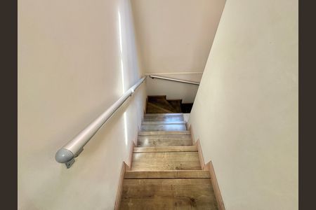 Escada de casa à venda com 3 quartos, 115m² em Vila Palmeiras, São Paulo