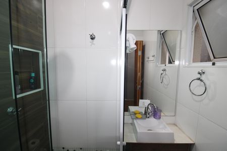 Banheiro de casa de condomínio para alugar com 2 quartos, 79m² em Parada Inglesa, São Paulo